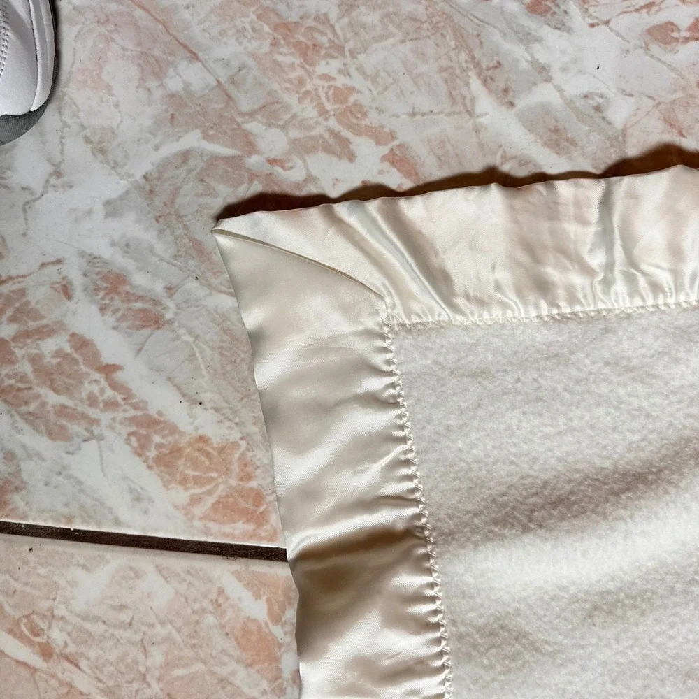 North Star Baby Blanket Satin Trim‎ Ivory Thermal Crib 39x54 Soft USA